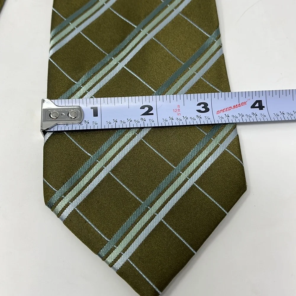 BCBG Attitude 100% silk tie Green Blue